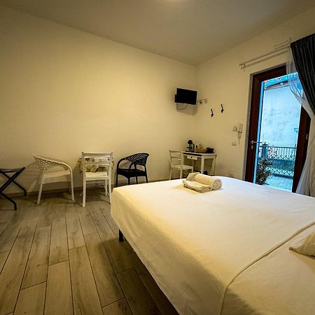 Sg Rooms - Casa Laura Peschiera del Garda Zewnętrze zdjęcie