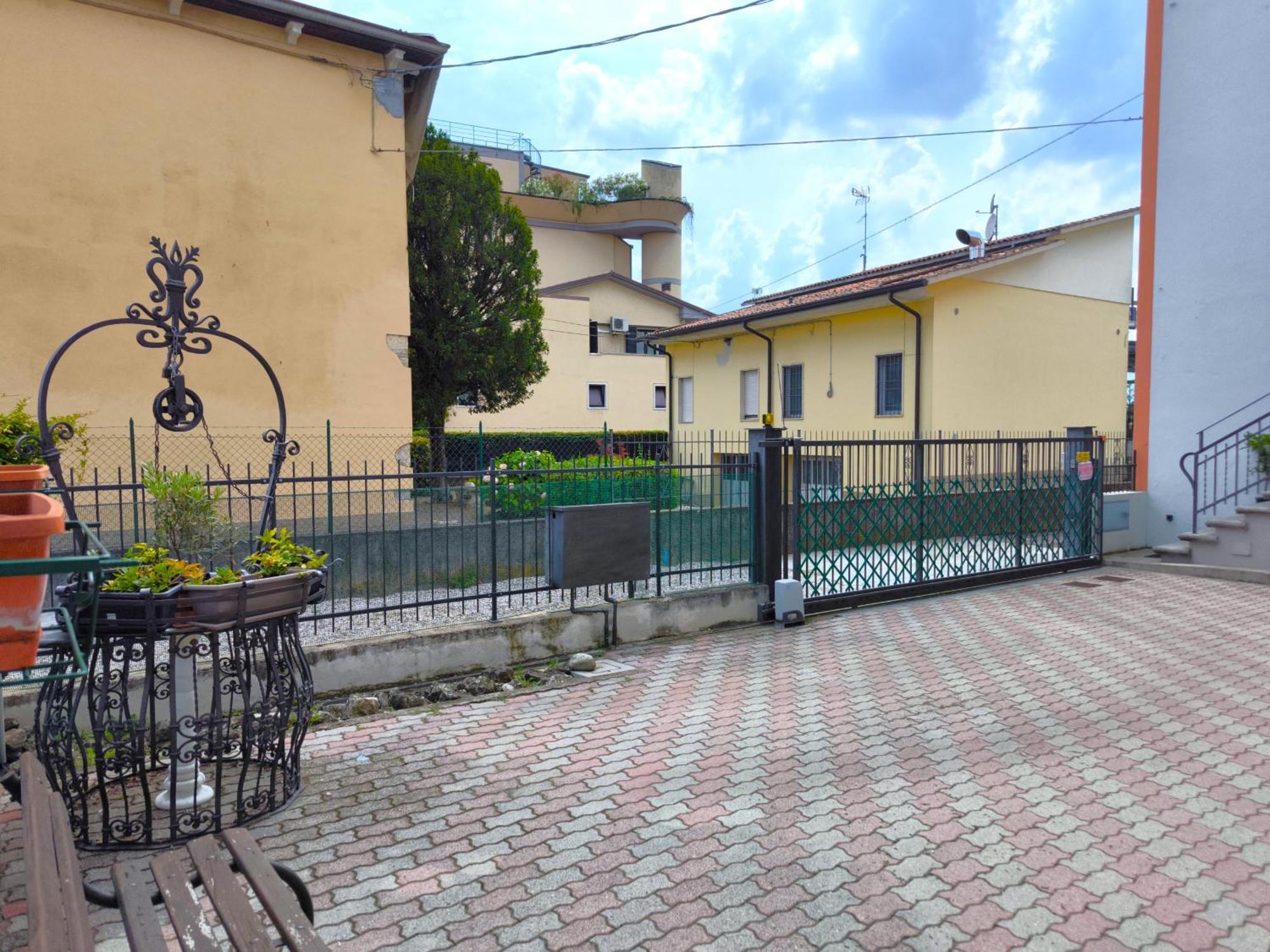 Sg Rooms - Casa Laura Peschiera del Garda Zewnętrze zdjęcie